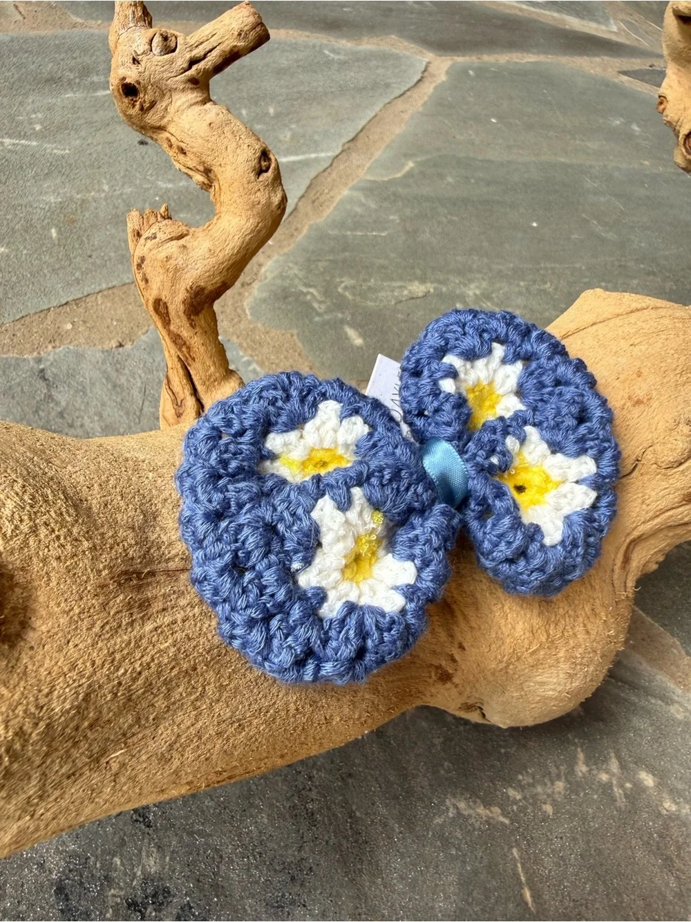 New🌟Urban Outfitters Handmade Blue Daisy Crochet  Hair Bow